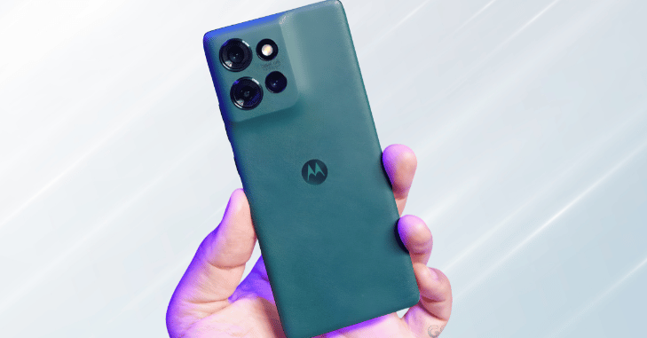 Rear camera array on a compact Motorola handset